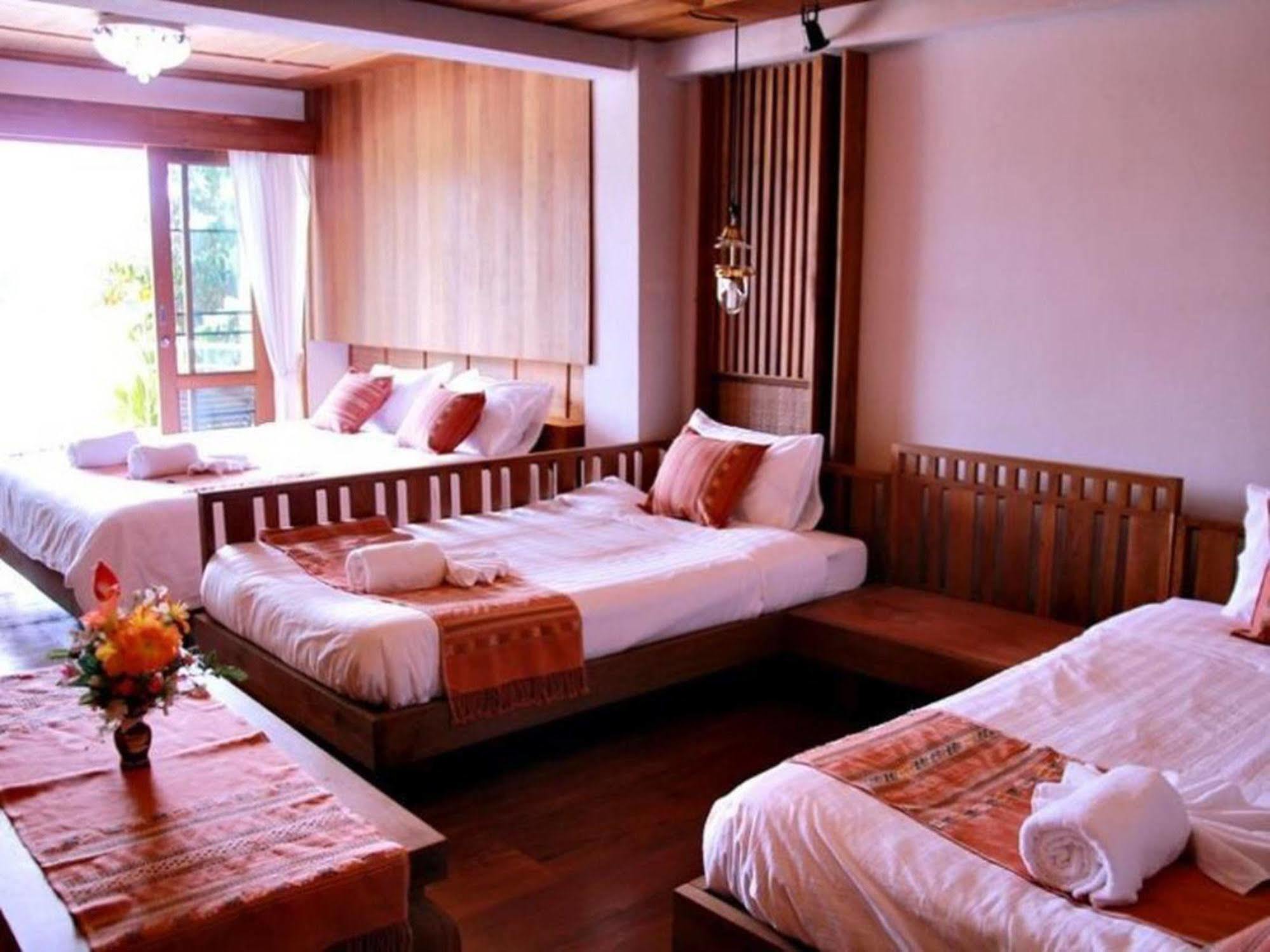 River Bank Resort Mae Sariang Exterior photo