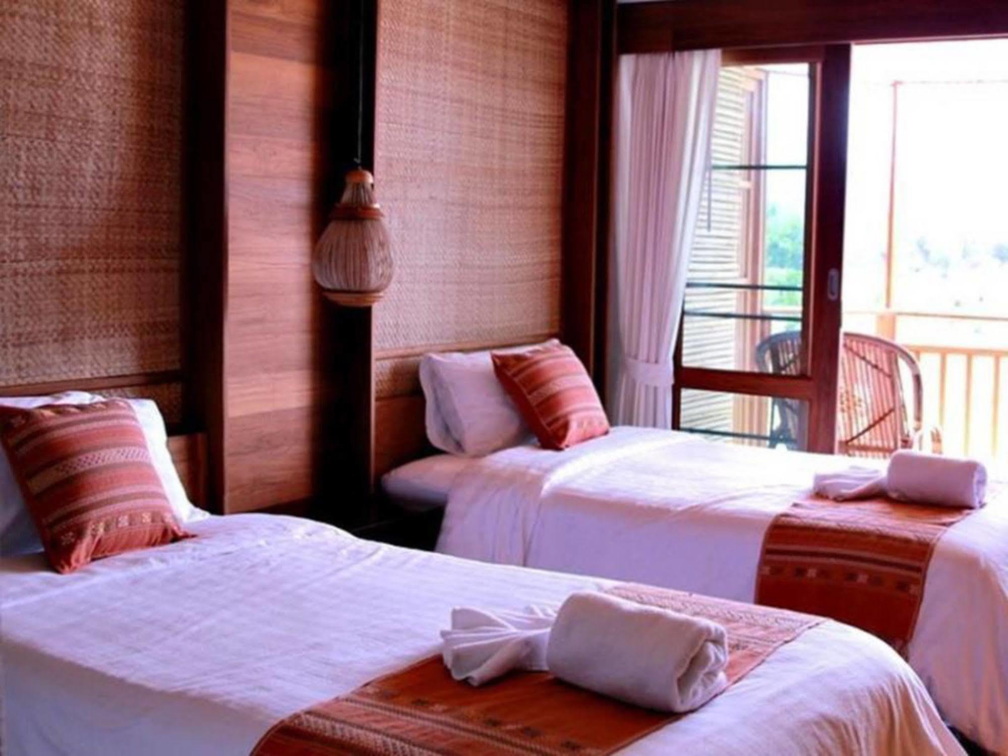 River Bank Resort Mae Sariang Exterior photo