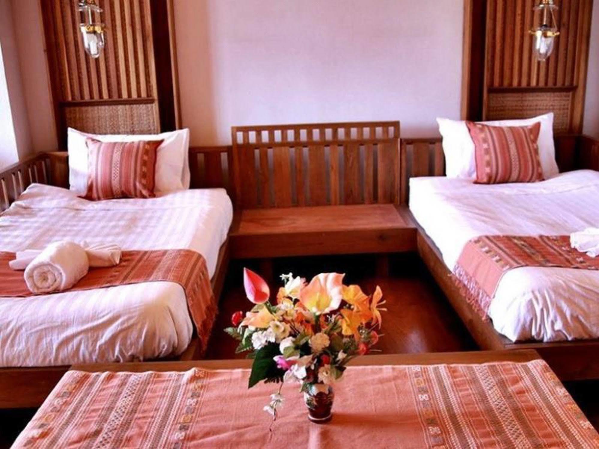 River Bank Resort Mae Sariang Exterior photo
