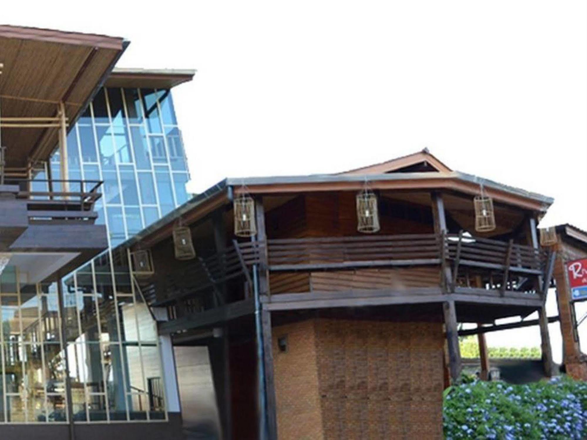 River Bank Resort Mae Sariang Exterior photo